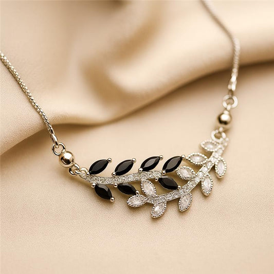 Sapphire Bloom Necklace Black